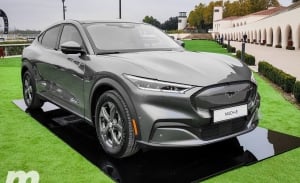 Nos subimos a bordo del Ford Mustang Mach-E, huele a referencia