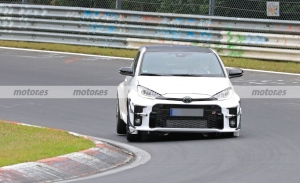 Primeras fotos espía del GRMN Yaris 2022, el utilitario más extremo de pruebas en Nürburgring
