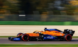 Mala tarde para Sainz y McLaren: «Tenemos deberes, nos han metido 4 décimas»