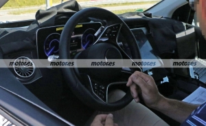 Nuevo vistazo al avanzado interior del futuro Mercedes EQS 2022 en nuevas fotos espía