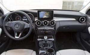 Mercedes recorta versiones y transmisiones, el primer paso para financiar más eléctricos