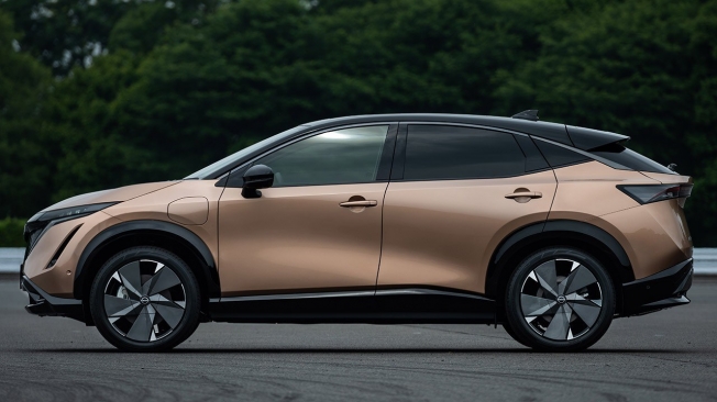 Nissan Ariya - lateral