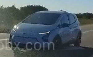 El nuevo Chevrolet Bolt EV cazado totalmente al desnudo durante una sesión de fotos
