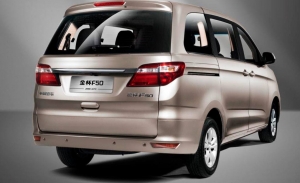 En China sobran fabricantes de coches, algunos tienen que caer
