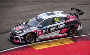 Esteban Guerrieri firma una épica remontada para mantener vivo el WTCR