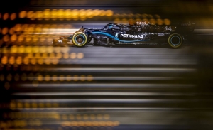 Hamilton se lleva el GP de Bahréin en el que Grosjean volvió a nacer