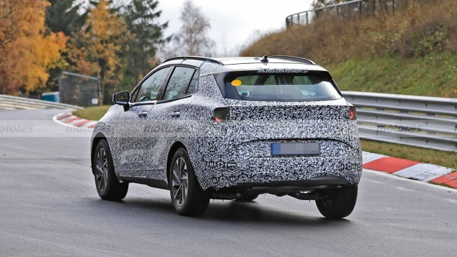 KIA Sportage 2022 - foto espía posterior