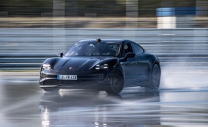 El Porsche Taycan entra en el Guinness Récords con el derrape más largo
