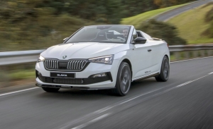 El Skoda Slavia, el roadster basado en el Scala, rueda en carreteras del Reino Unido