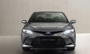 Toyota Camry Hybrid 2021, la berlina nipona para Europa estrena un discreto facelift
