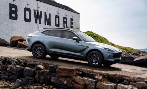 Aston Martin presenta una edición limitada del DBX inspirada en un whisky escocés
