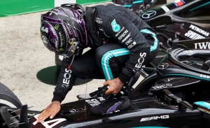 Hamilton reclama su asiento: Mercedes hará «todo lo posible» por tenerle en Abu Dhabi