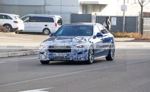 Los prototipos del nuevo Mercedes Clase C Berlina 2021 ruedan medio destapados