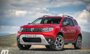 España - Noviembre 2020: El Dacia Duster encuentra el camino