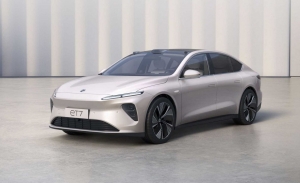 El NIO ET7 es un ultra-tecnológico y lujoso sedán de 653 CV y 1.000 km de autonomía