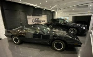 David Hasselhoff vende su Pontiac Firebird «KITT» y te lo entrega él mismo