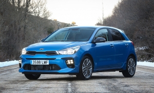 Prueba Kia Rio 2021, practicidad con pegatina Eco