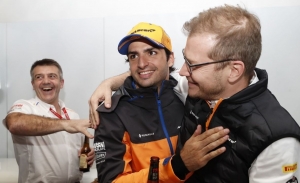 Seidl, deseando ver el duelo entre Sainz y Leclerc: «Carlos hará un gran trabajo»