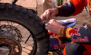 Toby Price quiere 'atar' su tercer Dakar con bridas y cinta americana