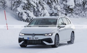 Cazado el nuevo Volkswagen Golf R Variant 2021 al desnudo en las pruebas de invierno
