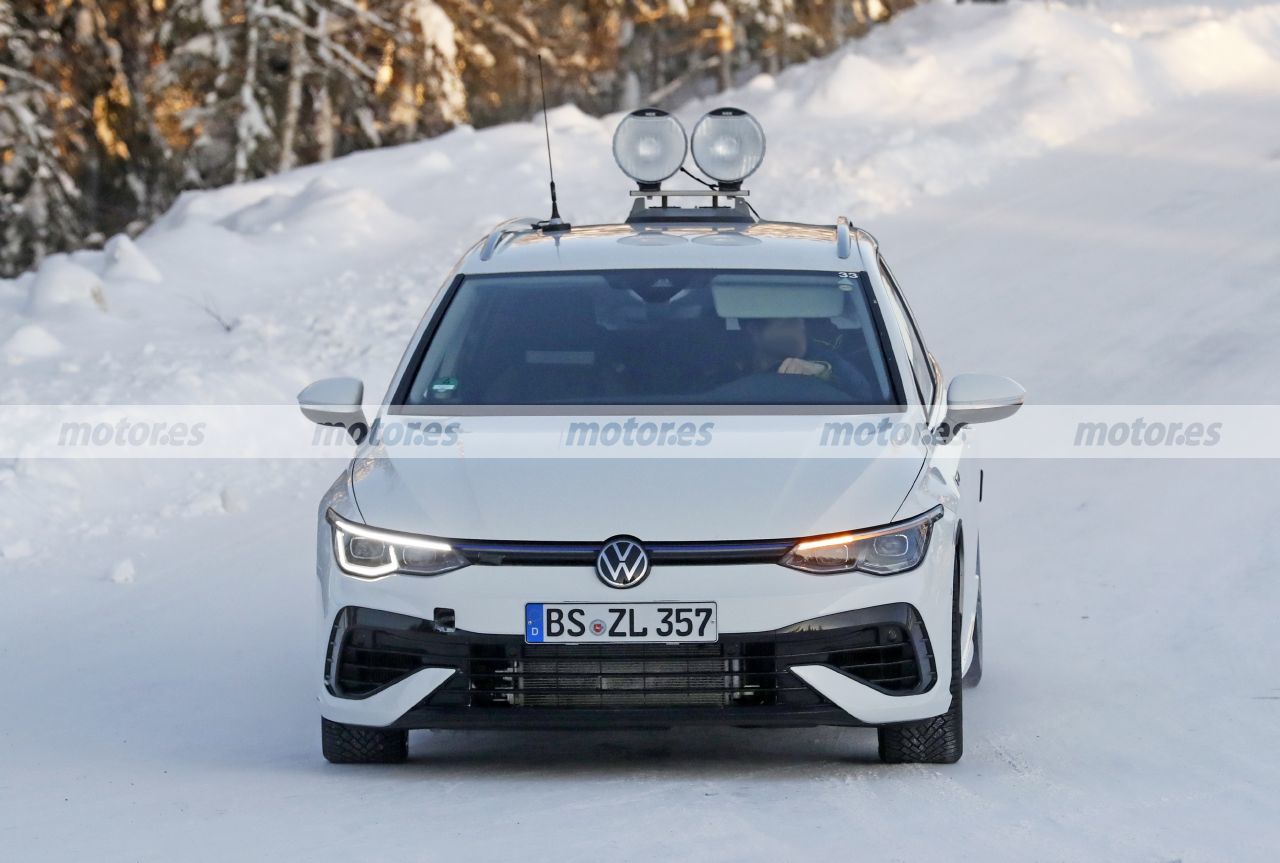 volkswagen-golf-r-variant-2021-fotos-espia-invierno-202174555-1610968693_11.jpg