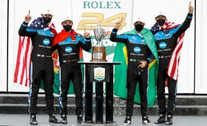 Acura gana las 24 Horas de Daytona, Antonio García vence en GTLM