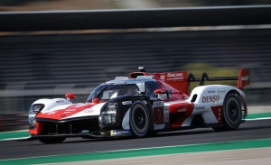 El equipo Toyota Gazoo Racing presume del nuevo Toyota GR010 Hybrid