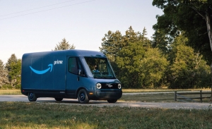 La furgoneta eléctrica de Amazon y Rivian Automotive ya está operando en la calle
