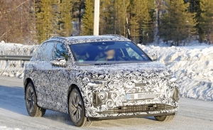 Los Audi Q4 e-tron, y Q4 Sportback e-tron, muestran su interior en nuevas fotos espía