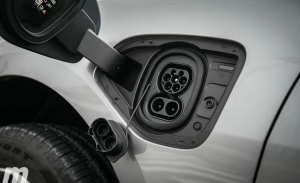 Bruselas presenta la nueva etiqueta para coches eléctricos y puntos de carga