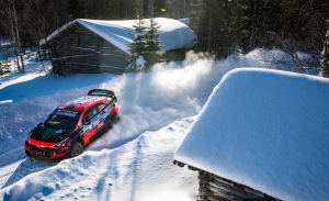 Hyundai ofrece a Oliver Solberg más rallies con su World Rally Car