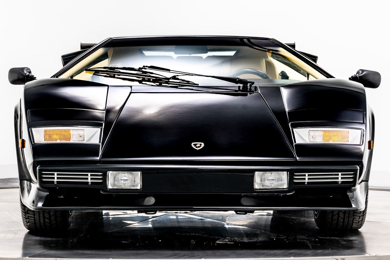 Espectacular Lamborghini Countach LP5000 Quattrovalvole casi sin