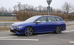 El nuevo Volkswagen Golf R Variant se deja ver desnudo durante sus tests en Europa