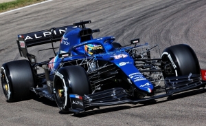 Fernando Alonso, satisfecho con las nuevas piezas del Alpine A521: «Hay mejora»
