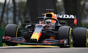 Verstappen se hace con una victoria de prestigio sobre Hamilton en Imola