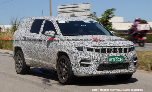 El futuro SUV de 7 plazas basado en el Jeep Compass cazado con menos camuflaje
