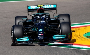 Bottas repite con el mejor tiempo y Sainz se asoma al podio