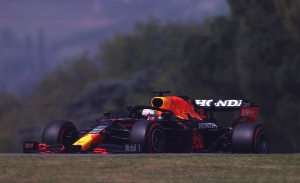 Verstappen presenta su candidatura a la pole de Imola