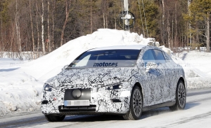Nuevas fotos espía del Mercedes EQE 2022 en Suecia, el rival del BMW i4
