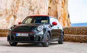 El nuevo MINI John Cooper Works estrena novedades con el modelo 2022