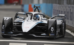 Nyck de Vries abandona el ePrix de Roma con una sanción para Valencia