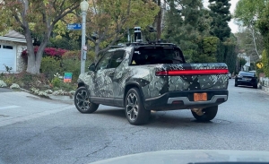 Misterioso prototipo de Rivian cazado probando un enorme LiDAR