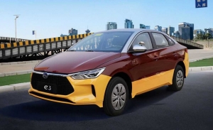 BYD desarrolla un eléctrico con embrague y palanca de cambios manual para autoescuelas