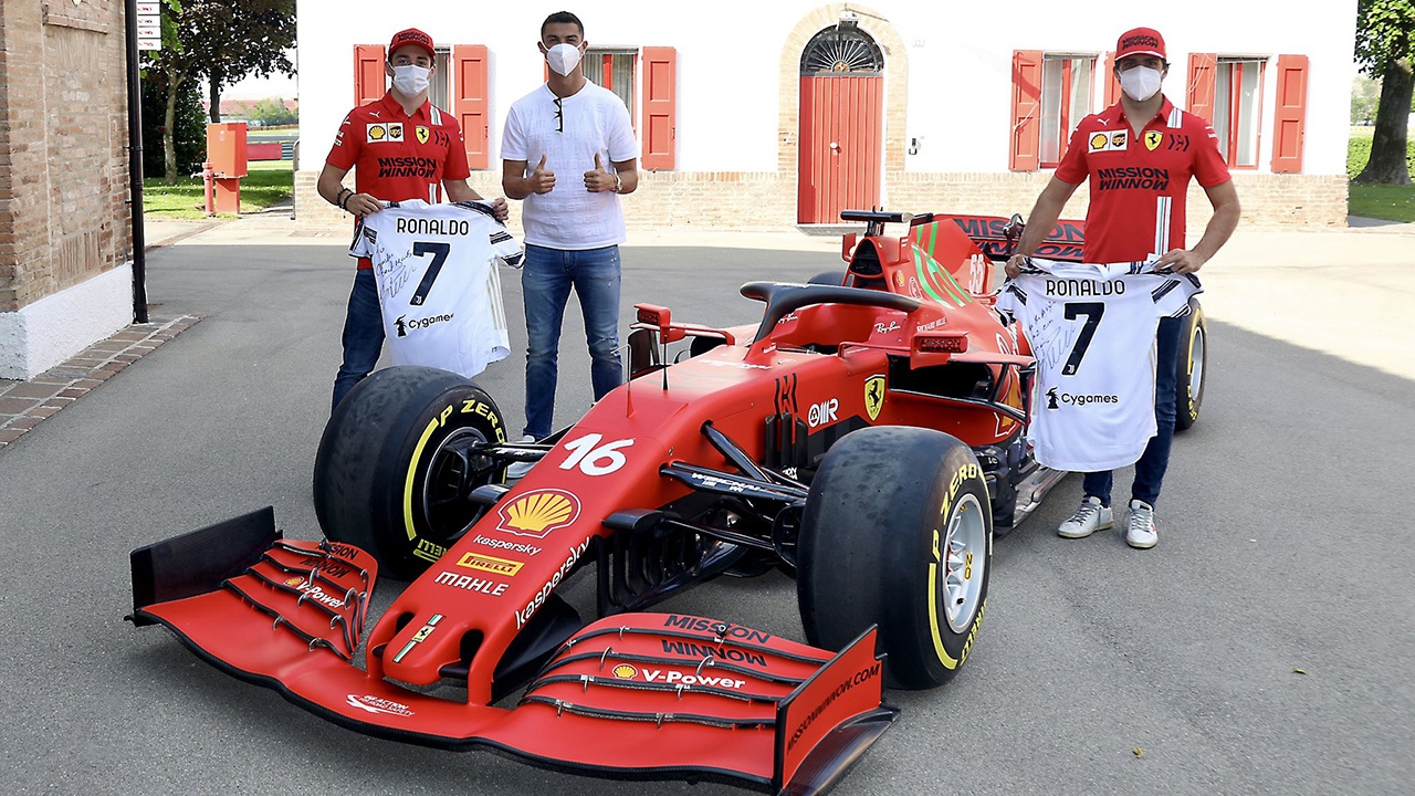 Carlos Sainz y Charles Leclerc reciben una visita muy ...