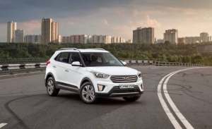 Rusia - Abril 2021: El Hyundai Creta acaricia el podio dominado por Lada