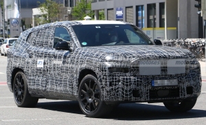 El futuro BMW X8 con mecánica híbrida es cazado con unos llamativos escapes