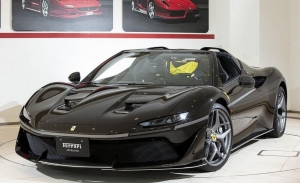 El único Ferrari J50 negro conocido del mundo aparece a la venta a estrenar