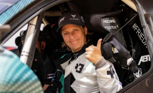 ¡Jutta Kleinschmidt se queda! Abt CUPRA recluta a la piloto alemana