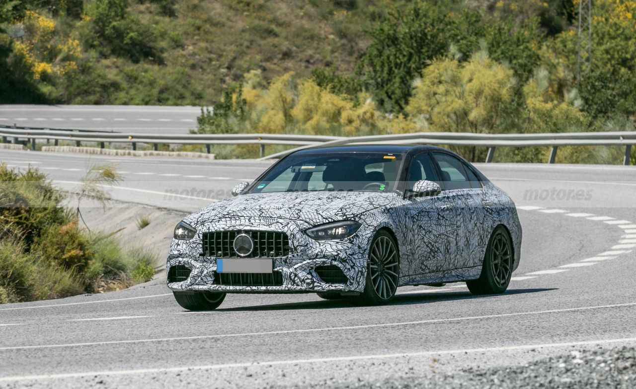 mercedes-amg-c-63-prototipo-camuflaje-fotos-espia-202179046-1624382567_4.jpg
