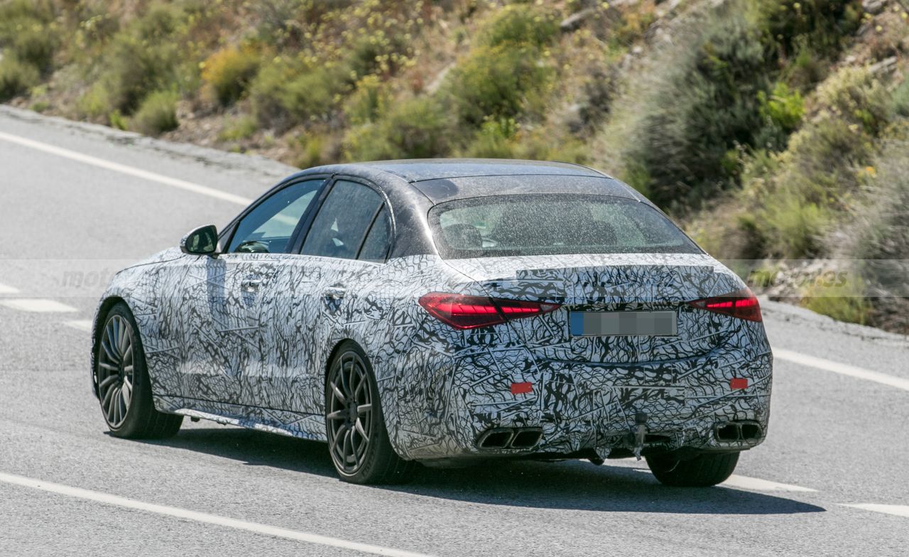 mercedes-amg-c-63-prototipo-camuflaje-fotos-espia-202179046-1624382607_17.jpg